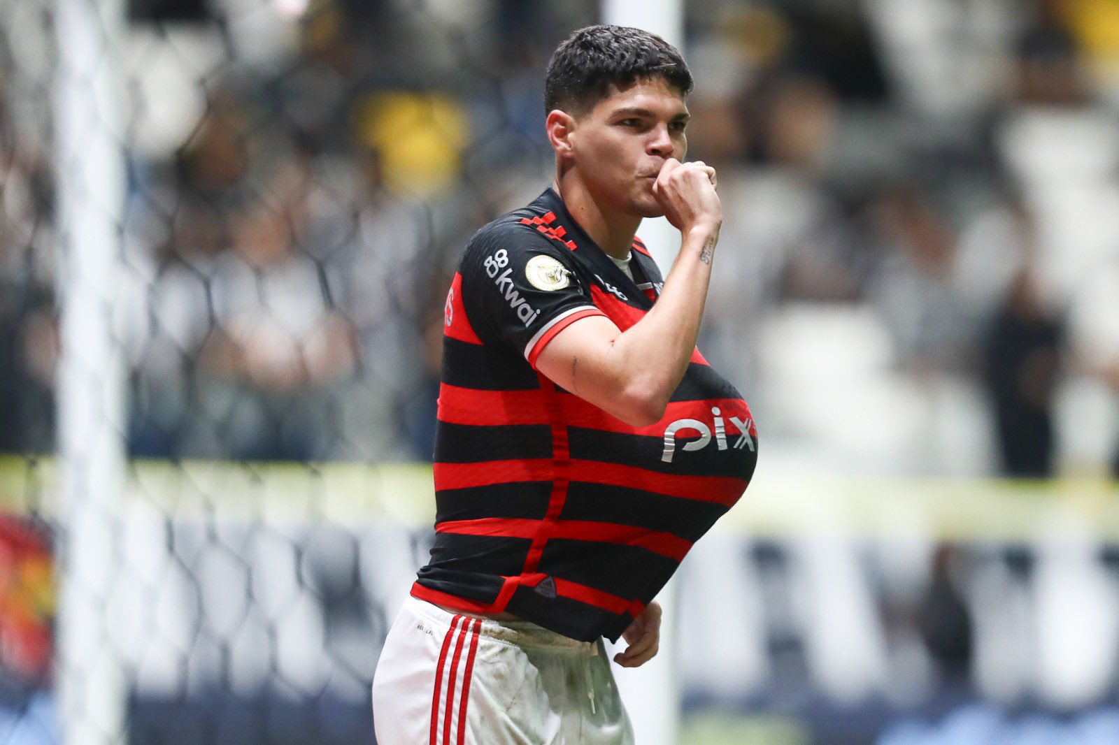 Airton Lucas deixou também sua marca no Galo (Foto Gilvan Souza/Fla)