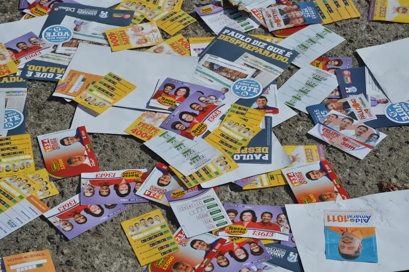 Mesmo em tempos digitais o velho e poderoso santinho ainda é eficaz Mesmo em tempos digitais o velho e poderoso santinho ainda é eficaz