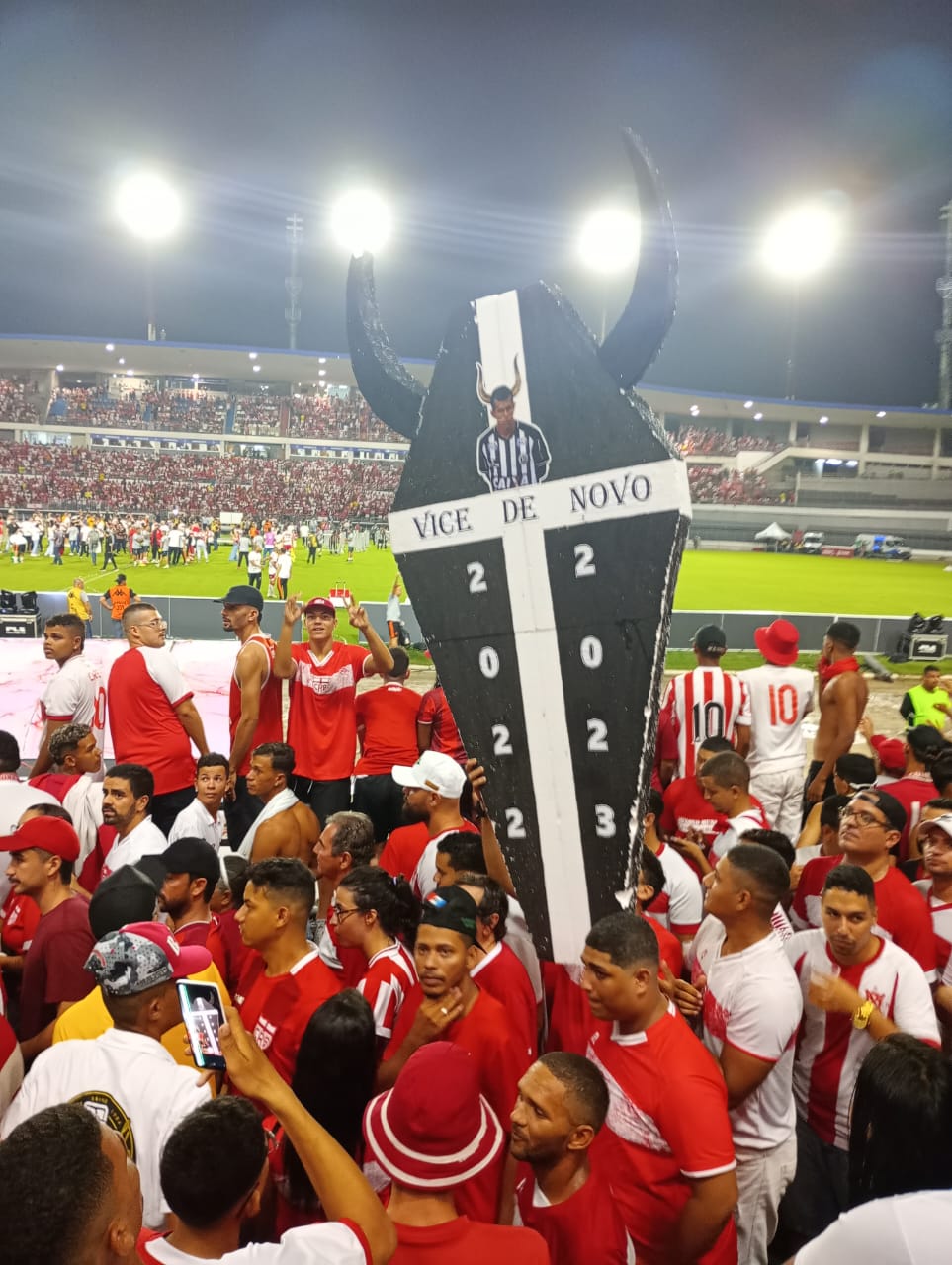 Torcedores do galo comemoram o bicampeonato em cima do ASA Torcedores do galo comemoram o bicampeonato em cima do ASA